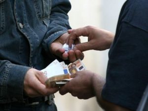 Teramo, arrestato giovane albanese per spaccio di cocaina