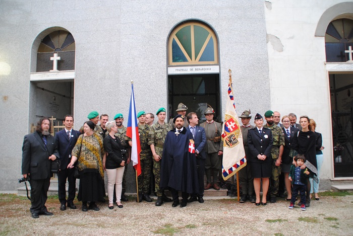 Alpini rendono omaggio al caduto De Berardinis
