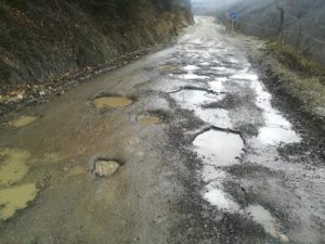 Valle Castellana, provinciale 49 disconnessa e impraticabile: Servono interventi urgenti
