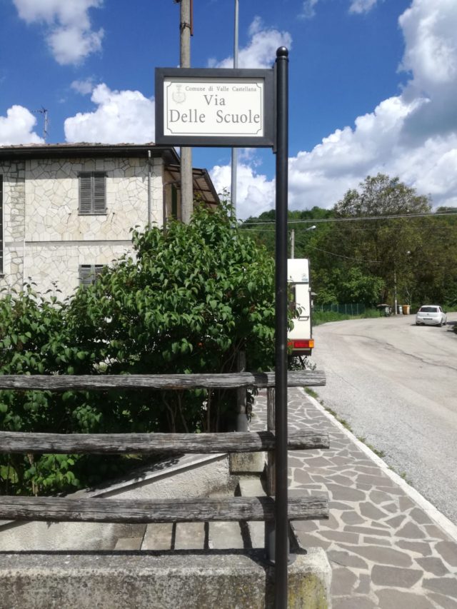 Valle Castellana, arriva la nuova segnaletica con i nomi delle vie a Pascellata