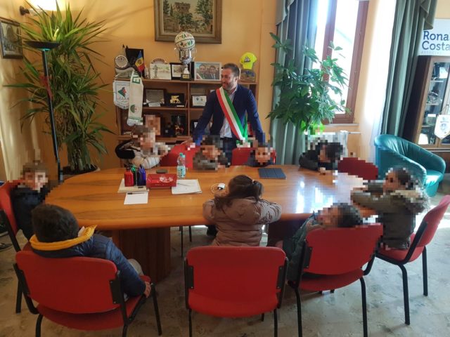 Giulianova, visita in Comune dei bimbi della scuola dell’infanzia Don Milani