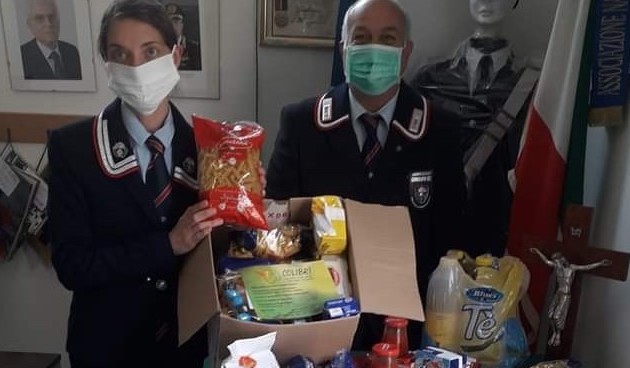 Covid19, l' Associazione Nazionale Carabinieri di Giulianova distribuisce generi alimentari