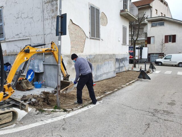 Ancarano, iniziati i lavori di rifacimento dei marciapiedi