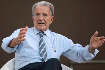 Prodi a Meloni: “Non ha ancora deciso tra Budapest e Bruxelles, si decida”