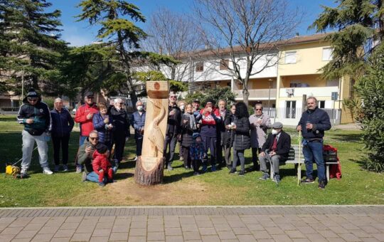 Giulianova, terminata la prima scultura su legno di Roberto Di Giammatteo