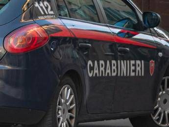 Brescia, donna accoltellata al collo dal marito: è in gravi condizioni