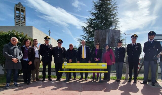 IC Corropoli, inaugurata panchina gialla contro bullismo e cyberbullismo