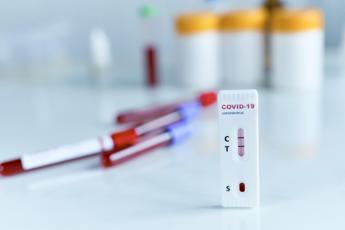 Covid Italia, contagi raddoppiati in 3 settimane: crescono ricoveri e morti