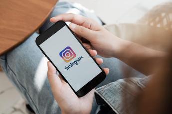“Instagram e Facebook creano dipendenza nei minori”: Usa contro Zuckerberg