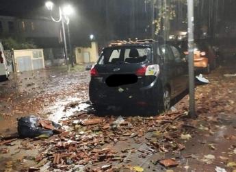 Maltempo in Toscana, tromba d’aria su Torre del Lago: “Tetti scoperchiati”