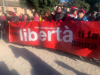 25 novembre, corteo a Roma contro la violenza sulle donne: “Siamo tutte Elena Cecchettin”