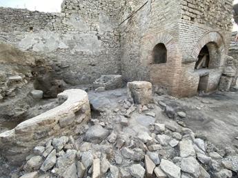A Pompei emerge il panificio-prigione. Sangiuliano: “Scoperta è prova valore sito”