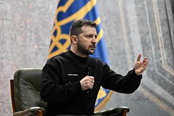 Ucraina, Zelensky e il messaggio agli Usa: “Sei mesi sprecati, Putin non aspetta”