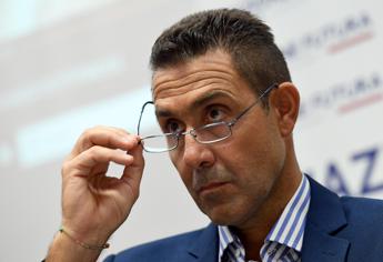 Vannacci: “Mussolini statista come Cavour e Stalin. Antifascismo? Non ha senso”