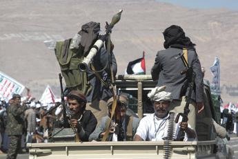 Houthi rivendicano attacco in Mar Rosso e Golfo Aden: “Lanciati 37 droni”