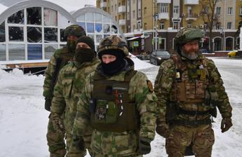 Russia, giallo su aereo militare precipitato a Belgorod: le versioni di Mosca e Kiev