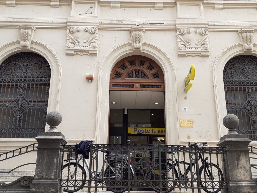 Poste, in provincia di Teramo da venerdì in pagamento le pensioni del mese
