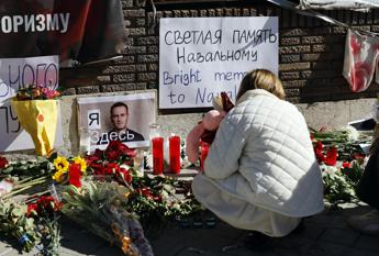 Navalny, tutte le domande sulla morte: dal cuore al veleno, le ipotesi