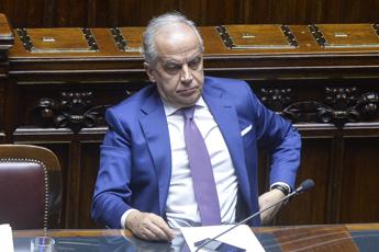 Scontri Pisa, Piantedosi alla Camera: “Forze polizia non devono subire processi sommari”