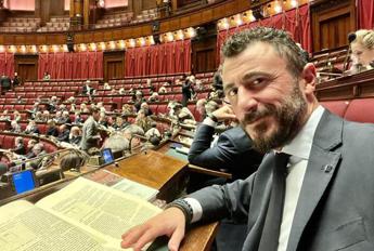 Sparo Capodanno, caposcorta Delmastro: “Pistola sempre in mano a Pozzolo”