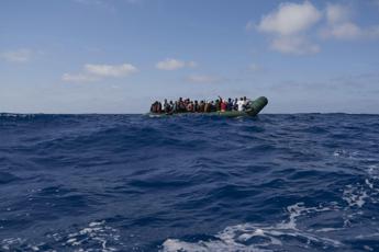 Raffica di sbarchi a Lampedusa, arrivati 550 migranti