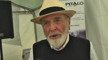 Arte: a Sant’Albano Stura l’opera ‘Terzo Paradiso Recycling’, l’omaggio del maestro Pistoletto al riciclo