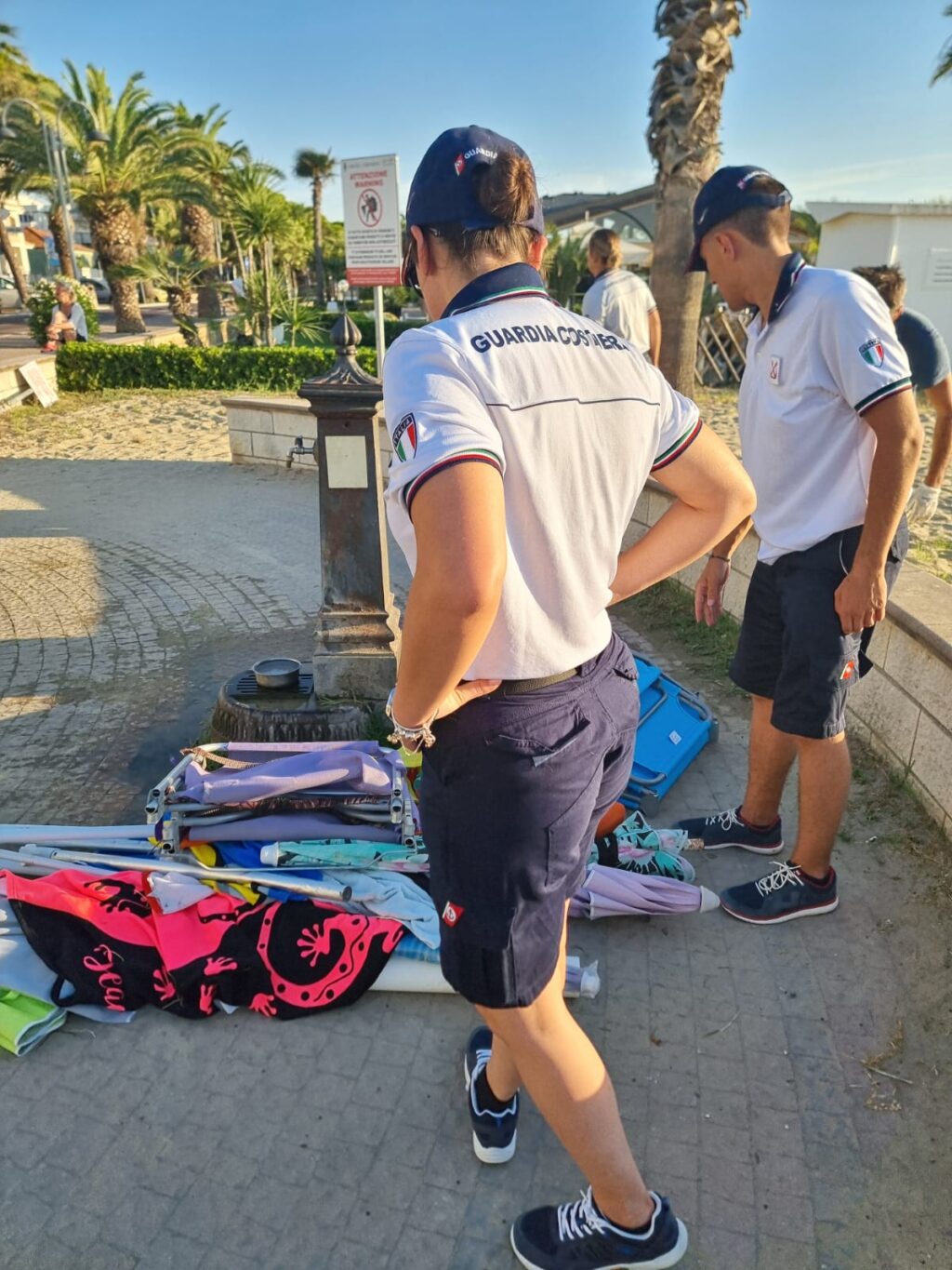 Tortoreto. Ombrelloni e sdraio rimossi dalla spiaggia libera, blitz all’alba