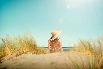 Melanoma colpisce diversamente uomini e donne: al busto lui, alle gambe lei