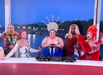 Parigi 2024, “la cerimonia peggiore di sempre”: X boccia lo show