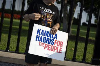 Ritiro Biden, la sfida di Kamala Harris: oltre 500 delegati Dem già pronti a sostenerla