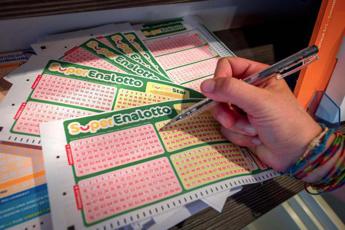 Superenalotto, numeri combinazione vincente oggi 30 agosto