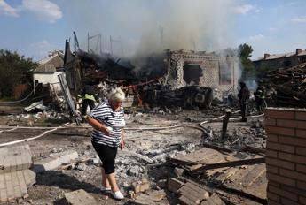 Ucraina, Ue versa a Kiev 1,5 miliardi da asset Russia. Cremlino: “Risponderemo”