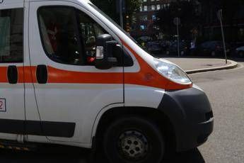 Colpito da una trave in acciaio in un magazzino della logistica: operaio muore nella Bergamasca