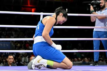 Parigi 2024, Carini abbandona match contro Khelif: “Mi ha fatto male”
