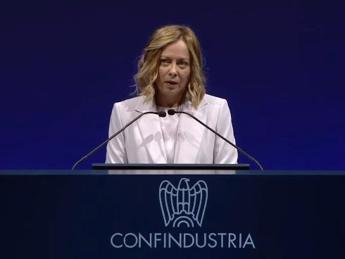 Giorgia Meloni all’assemblea di Confindustria: che cosa ha detto. Standing ovation per la premier