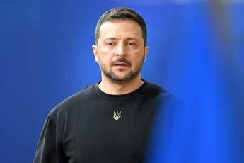 Ucraina, Zelensky: “Russia risponda su tregua”. Mosca prende tempo e avanza nel Kursk: riconquistata Sudzha