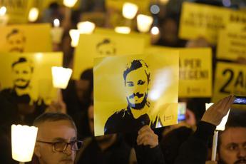Processo Regeni, testimone: “Giulio bendato e sfinito da torture”