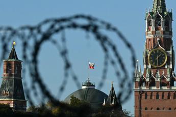 Ucraina, Russia: “Aspettiamo un segnale da Trump”. Ue rinnova sanzioni contro Mosca