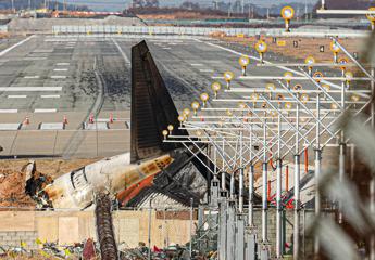 Disastro aereo in Sudcorea, piloti avevano lanciato allarme per ‘bird strike’