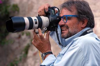 Addio a Oliviero Toscani, il fotografo provocatore aveva 82 anni