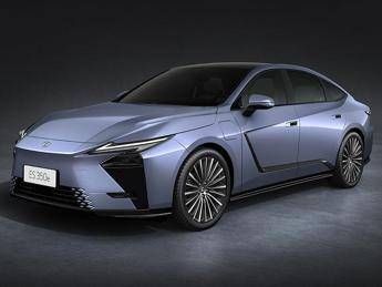 Lexus ES 2026: nuove motorizzazioni e trazione integrale