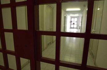 Prato, detenuto trovato morto in isolamento: disposta autopsia