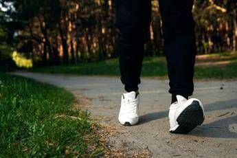 Camminare per ripartire a Capodanno, quanti passi servono per la salute