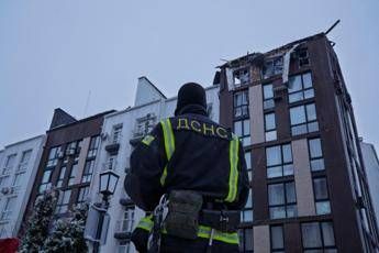 Ucraina, notte di attacchi con oltre cento droni dopo l’annuncio sulla mini-tregua