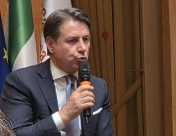 Ucraina, Conte: “M5S non firmerà un programma che preveda armi a Kiev”