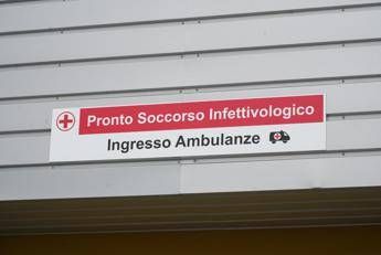Hantavirus, l’alert Uk e i sanitari nel B&B: così è stato trovato il turista inglese a Milano