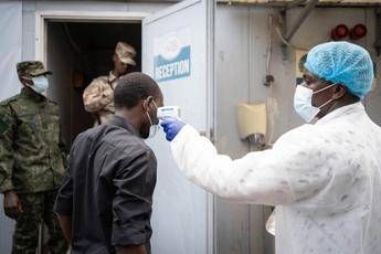 Il paziente zero, i primi test e i centinaia di casi sospetti: così è esplosa l’epidemia di Ebola