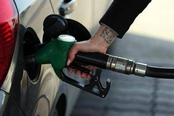 Tabarelli: “Senza stop alla guerra, carburanti a 2,5 euro al litro e boom bollette gas”