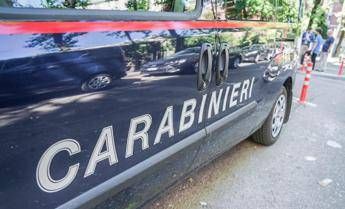 Uccise carabiniere a Brindisi, l’imputato si scusa in aula con la vedova: “Nessun contatto coi militari”