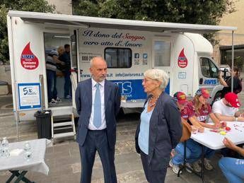 Emergenza sangue, oggi a piazza Mastai la raccolta straordinaria Adnkronos-Avis. Il ministro Schillaci: “Donare vuol dire donare vita”
